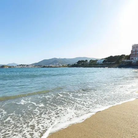 Con Terraza A 150 M De La Playa De Grifeu, Ideal 4 Personas - Es-228-50 Apartment *